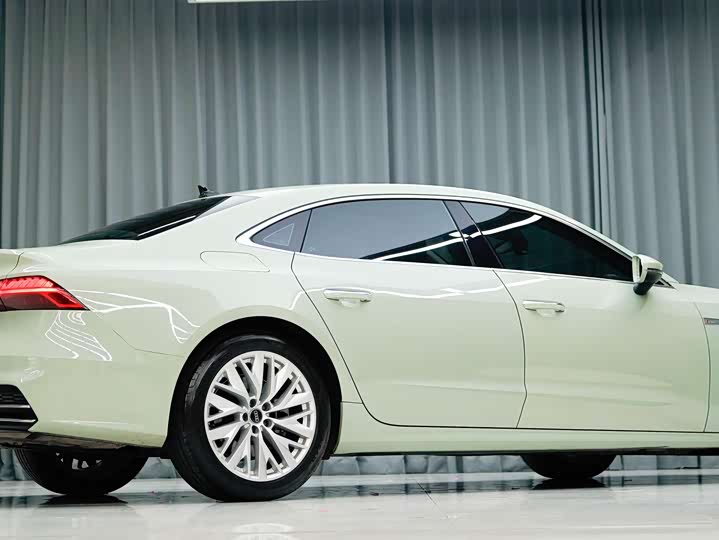 Фото 9 - Audi A7L