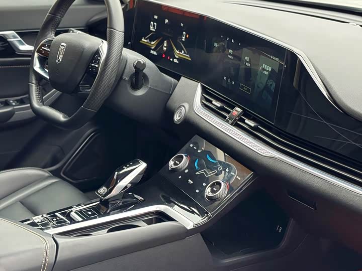 Фото 5 - Bestune B70