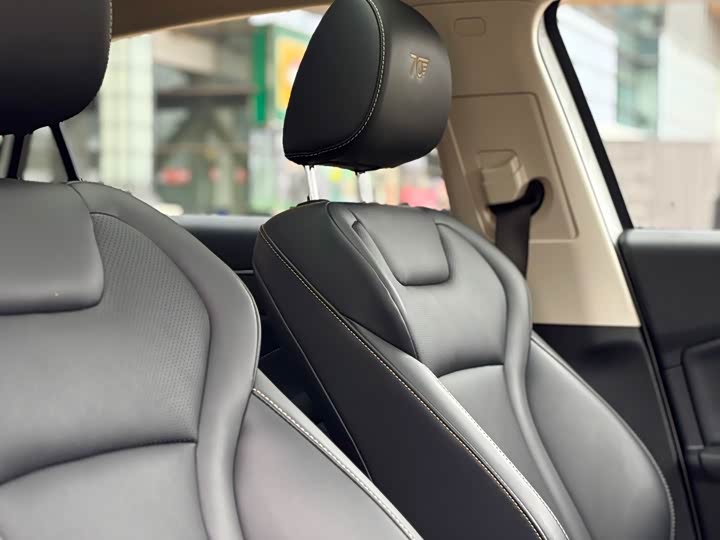 Фото 6 - Bestune B70