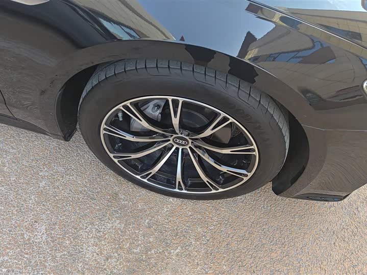 Фото 6 - Audi A7L