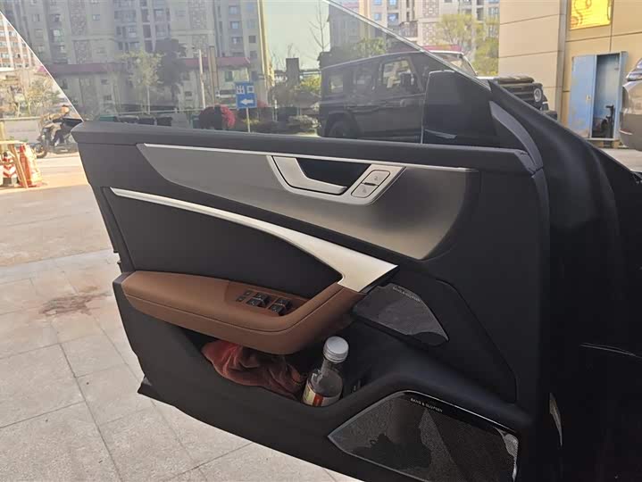 Фото 7 - Audi A7L