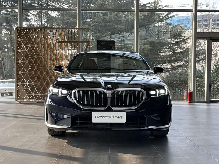 Фото 2 - BMW 5 Series