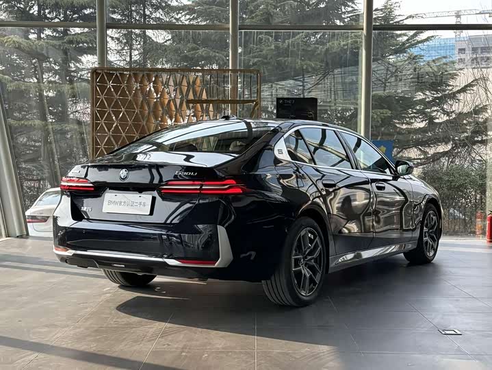 Фото 3 - BMW 5 Series