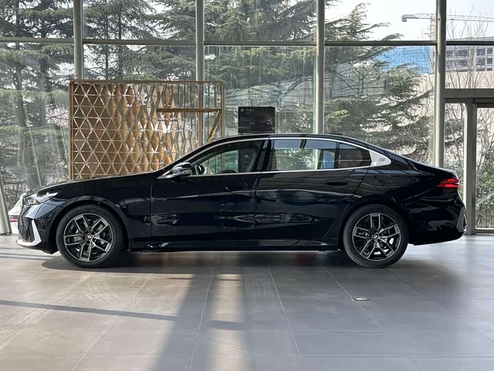 Фото 4 - BMW 5 Series