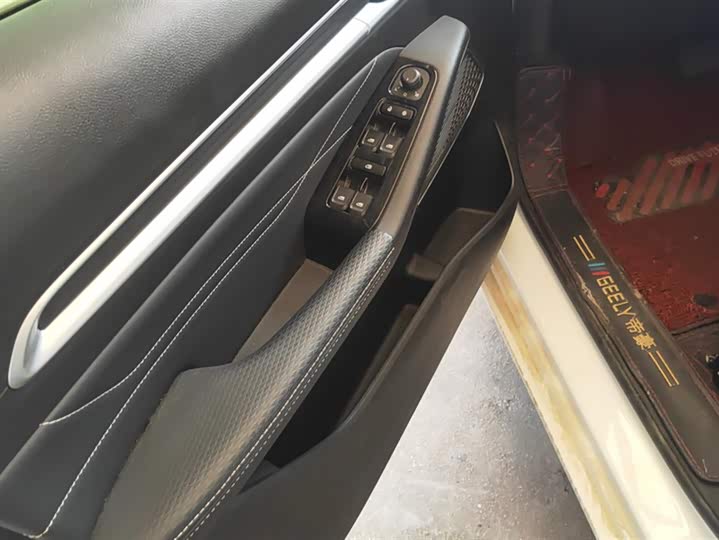 Фото 7 - Geely Emgrand