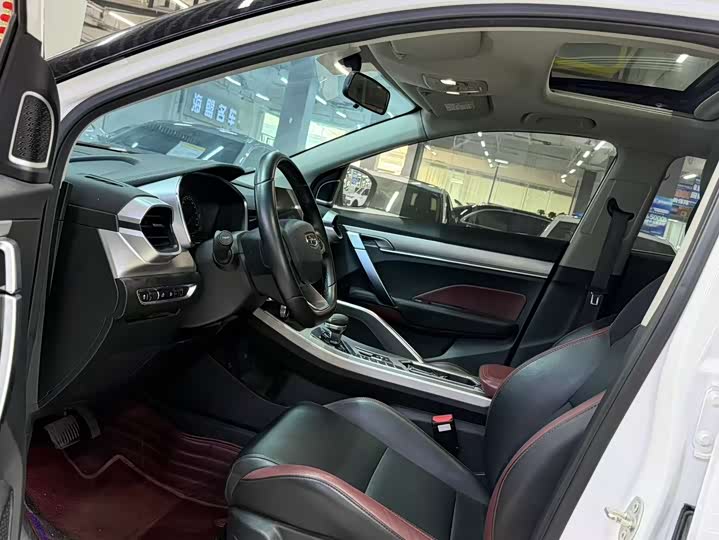 Фото 4 - Geely Coolray