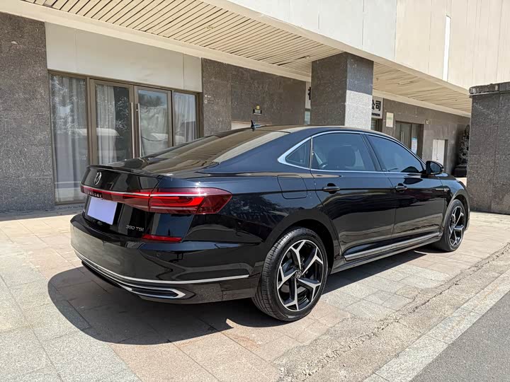 Фото 8 - Volkswagen Passat