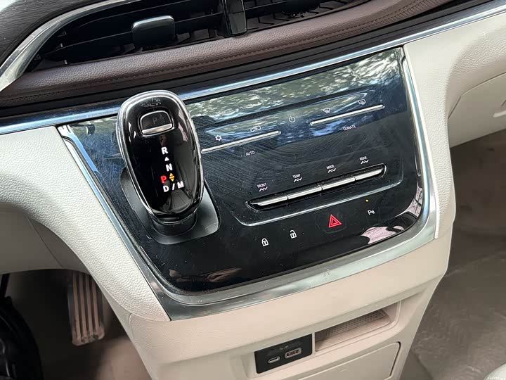 Zdjęcie 7 - Buick GL8 ES