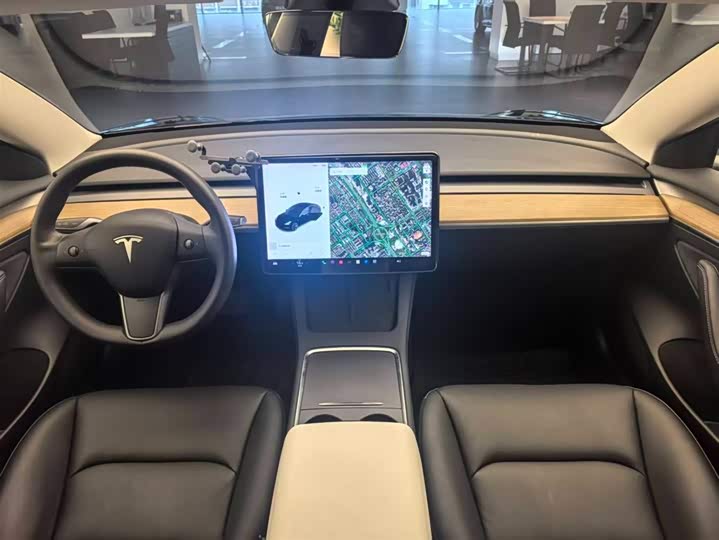 Фото 8 - Tesla Model 3