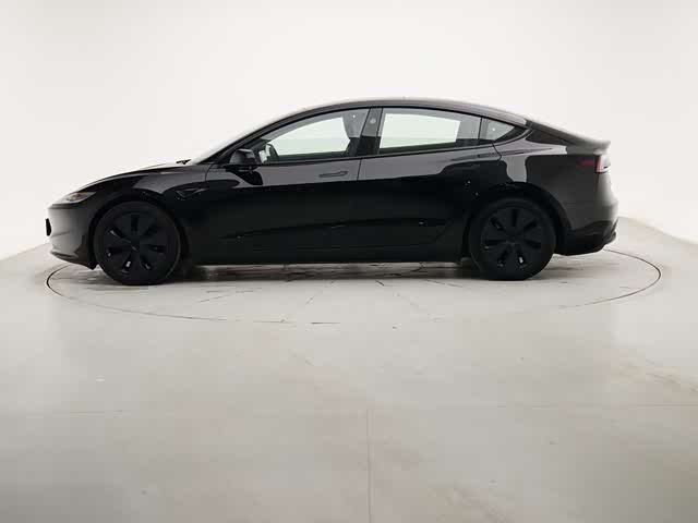 Фото 2 - Tesla Model 3