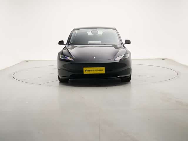 Фото 5 - Tesla Model 3