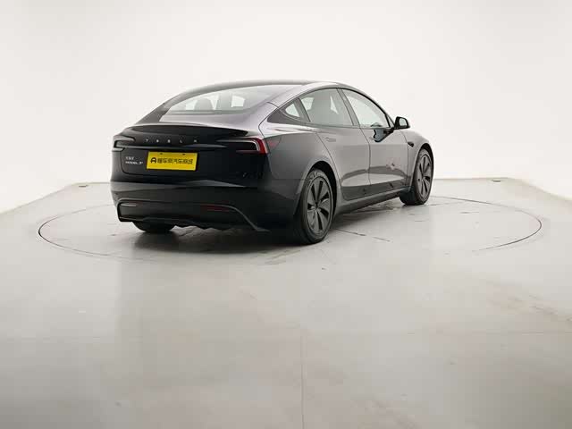 Фото 7 - Tesla Model 3