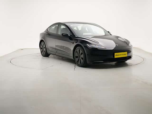 Фото 8 - Tesla Model 3