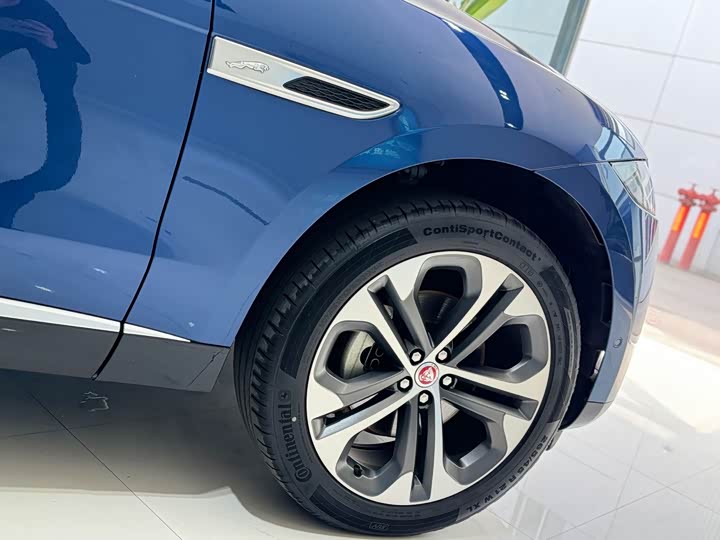 Photo 7 - Jaguar F-Pace