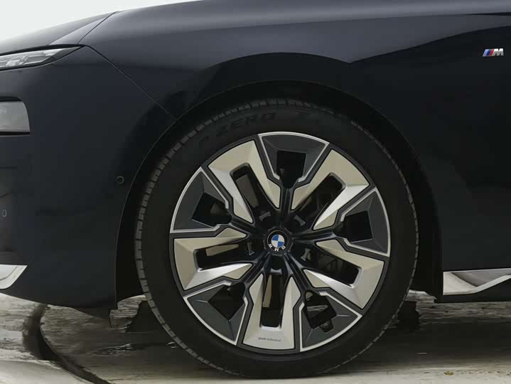 Фото 3 - BMW 7 Series