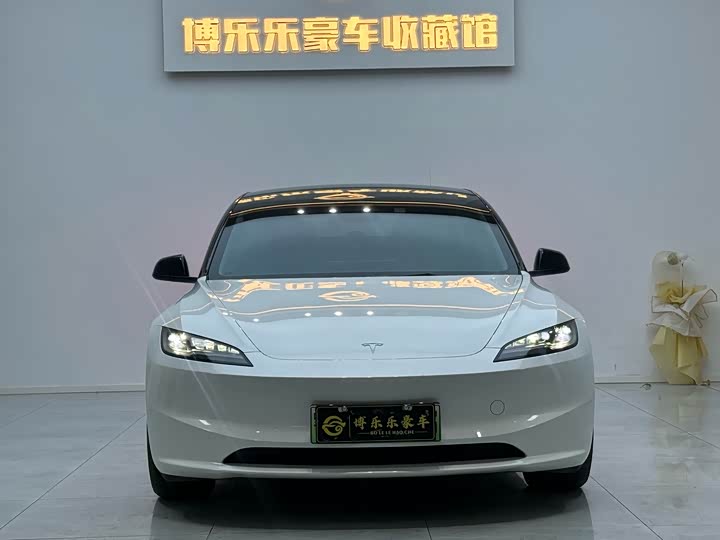 Фото 2 - Tesla Model 3
