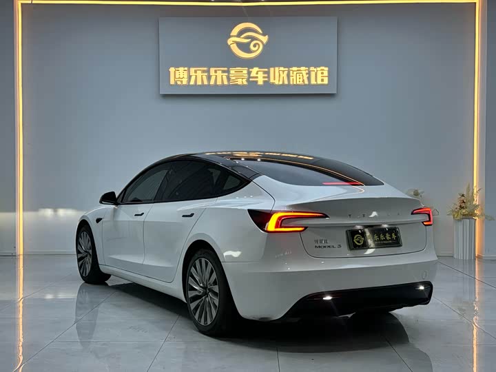 Фото 4 - Tesla Model 3