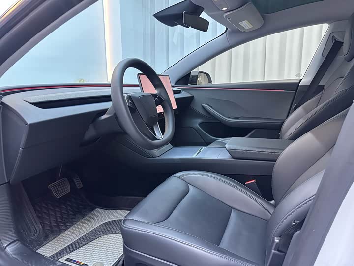 Фото 8 - Tesla Model 3