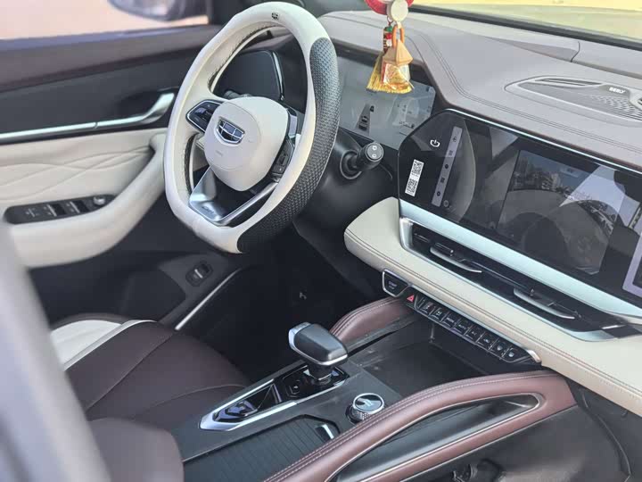 Фото 4 - Geely Monjaro