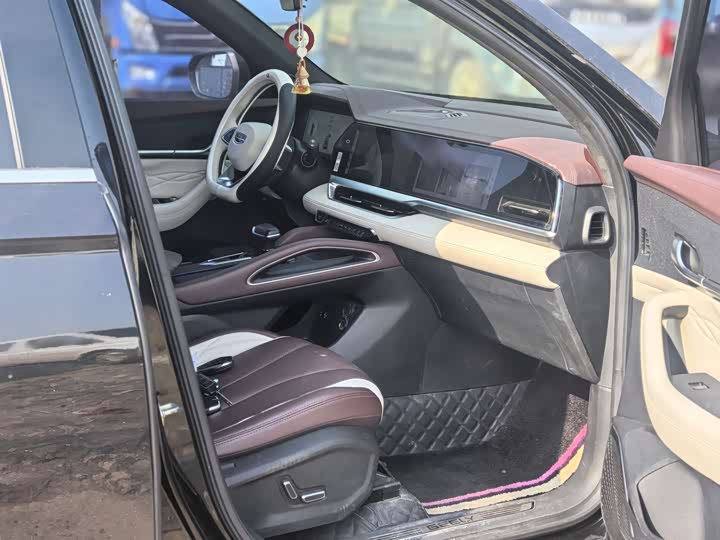 Фото 6 - Geely Monjaro