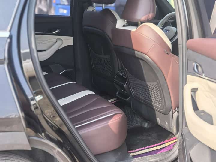 Фото 7 - Geely Monjaro