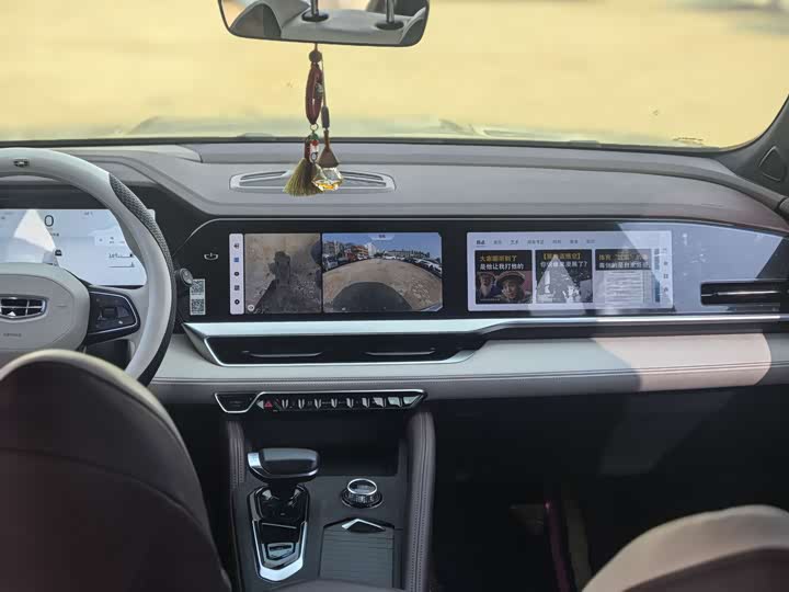 Фото 8 - Geely Monjaro