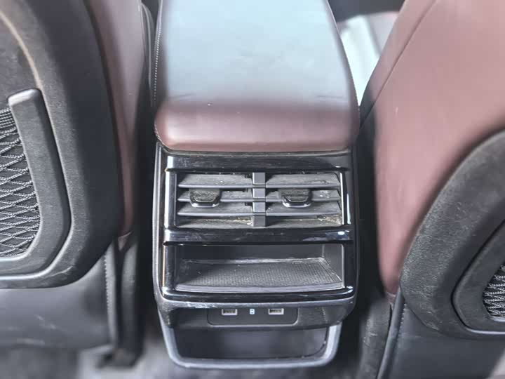 Фото 9 - Geely Monjaro