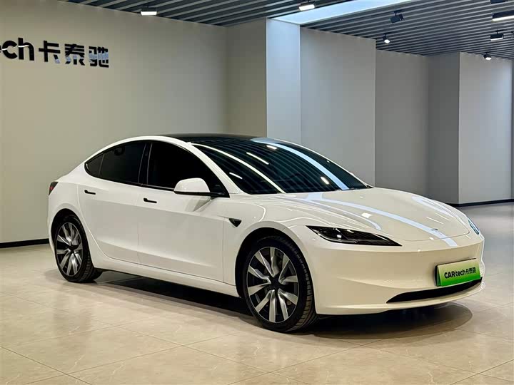 Фото 2 - Tesla Model 3
