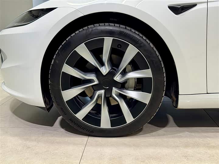 Фото 9 - Tesla Model 3