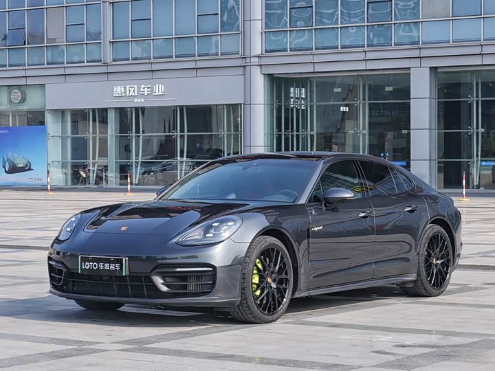 Фото 1 - Porsche Panamera Hybrid