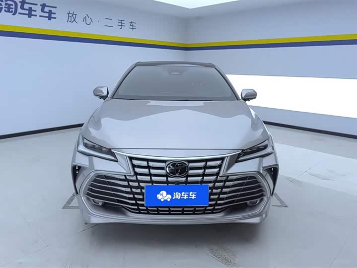 Photo 2 - Toyota Avalon