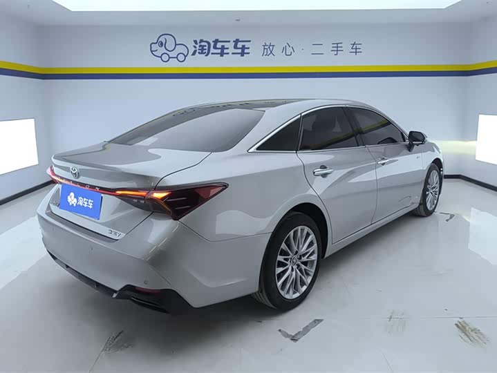 Photo 3 - Toyota Avalon