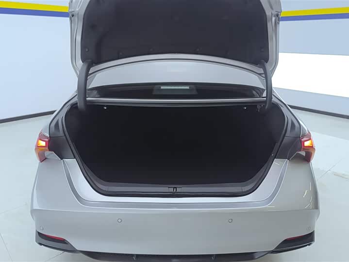 Photo 4 - Toyota Avalon