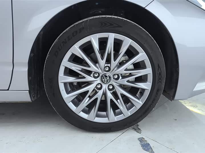 Photo 6 - Toyota Avalon