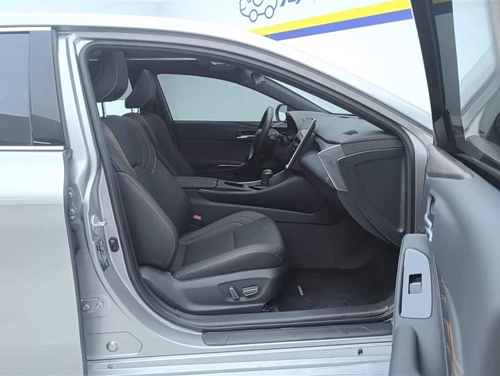 Photo 8 - Toyota Avalon