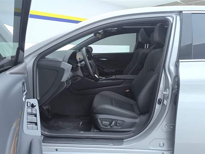 Photo 9 - Toyota Avalon