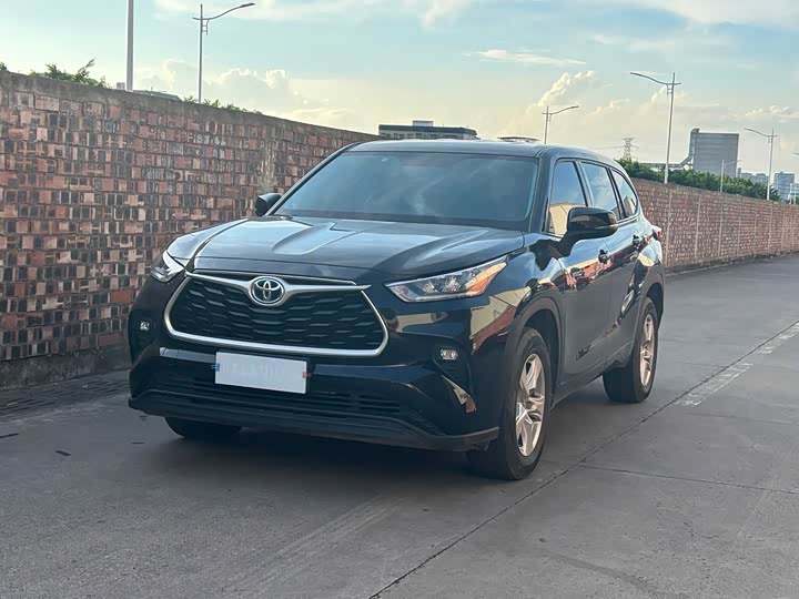 Фото 1 - Toyota Highlander