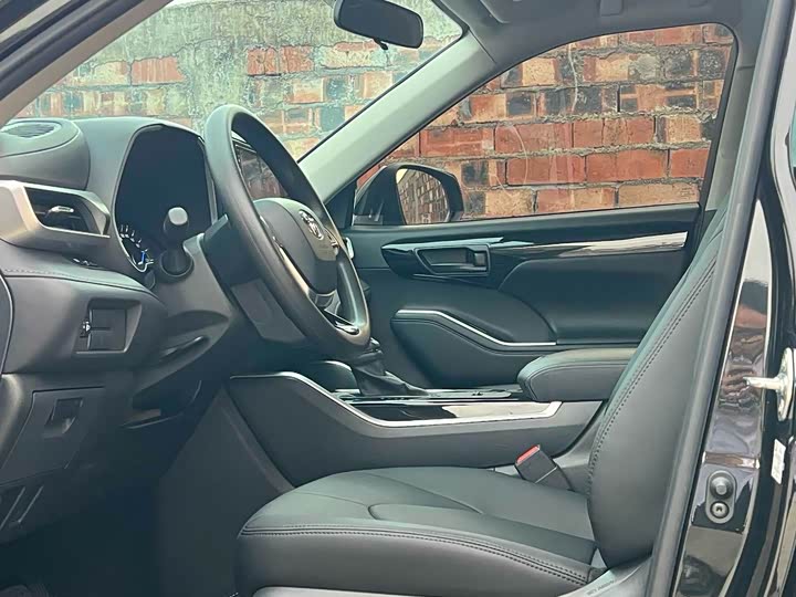 Фото 4 - Toyota Highlander