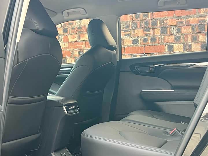 Фото 6 - Toyota Highlander