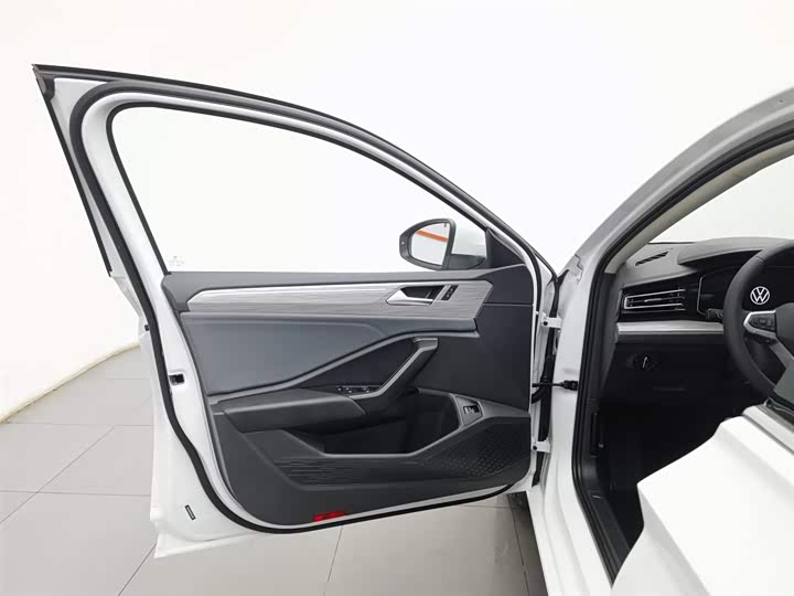 Фото 8 - Volkswagen Sagitar L