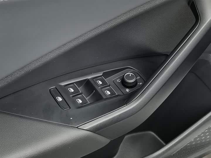 Фото 9 - Volkswagen Sagitar L