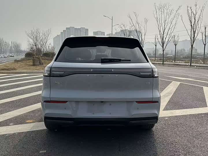 Photo 8 - Geely Galaxy E5