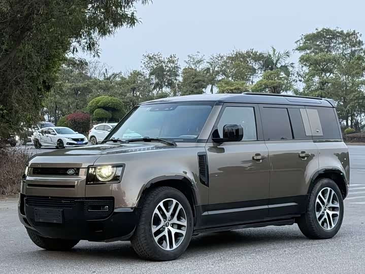 Photo 1 - Land Rover Defender