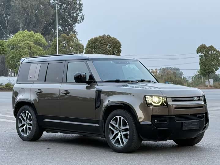 Photo 3 - Land Rover Defender