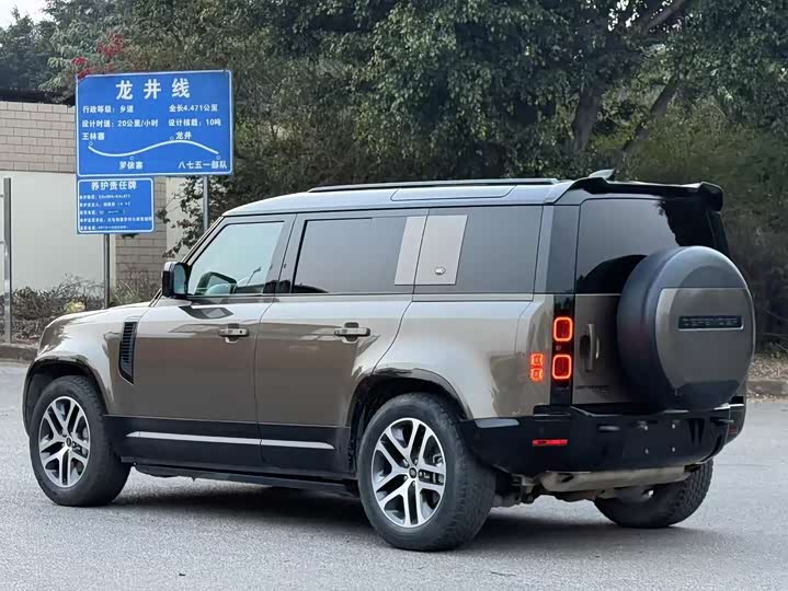 Photo 4 - Land Rover Defender