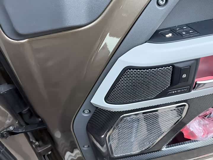 Photo 7 - Land Rover Defender