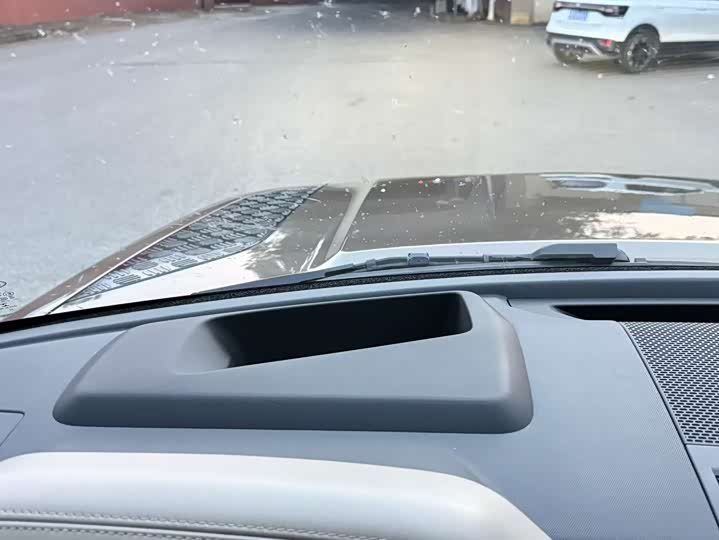 Photo 8 - Land Rover Defender