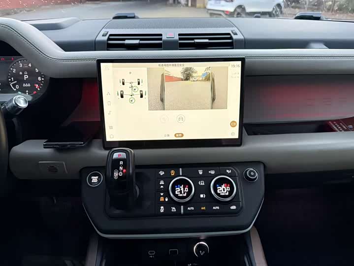 Photo 9 - Land Rover Defender