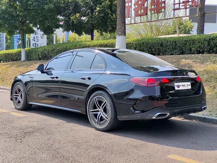 Фото 4 - Mercedes-Benz E-Class