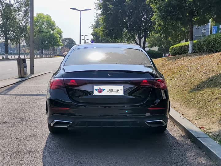 Фото 5 - Mercedes-Benz E-Class